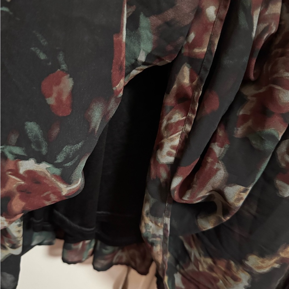 “Dark Roses” Floral Ruffle Sleeve Dress - Picture 3 of 7